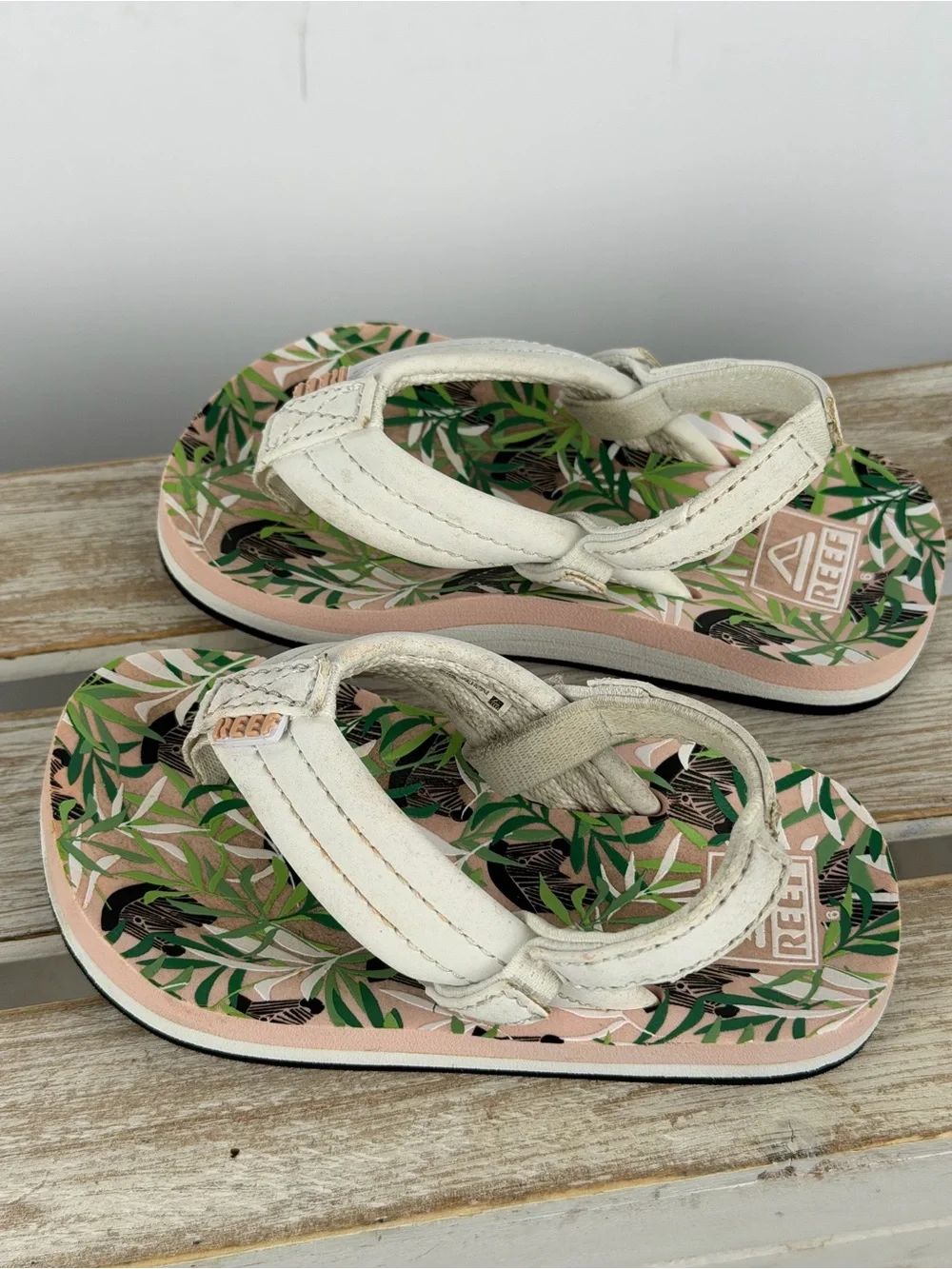 Reef Kids Little Ahi flip flops tropical print on the sole white strap size 6